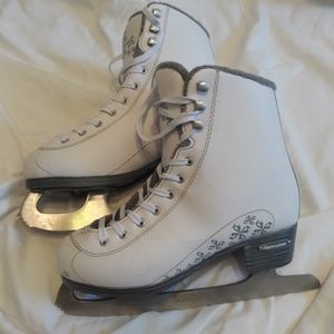 Aurora blade runner ice skates